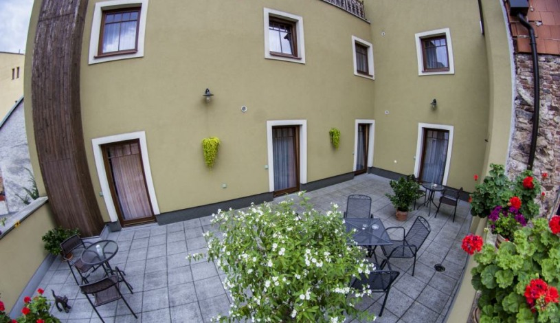 Penzion Černej pták Jindřichův Hradec - dvoulůžkový pokoj s terasou